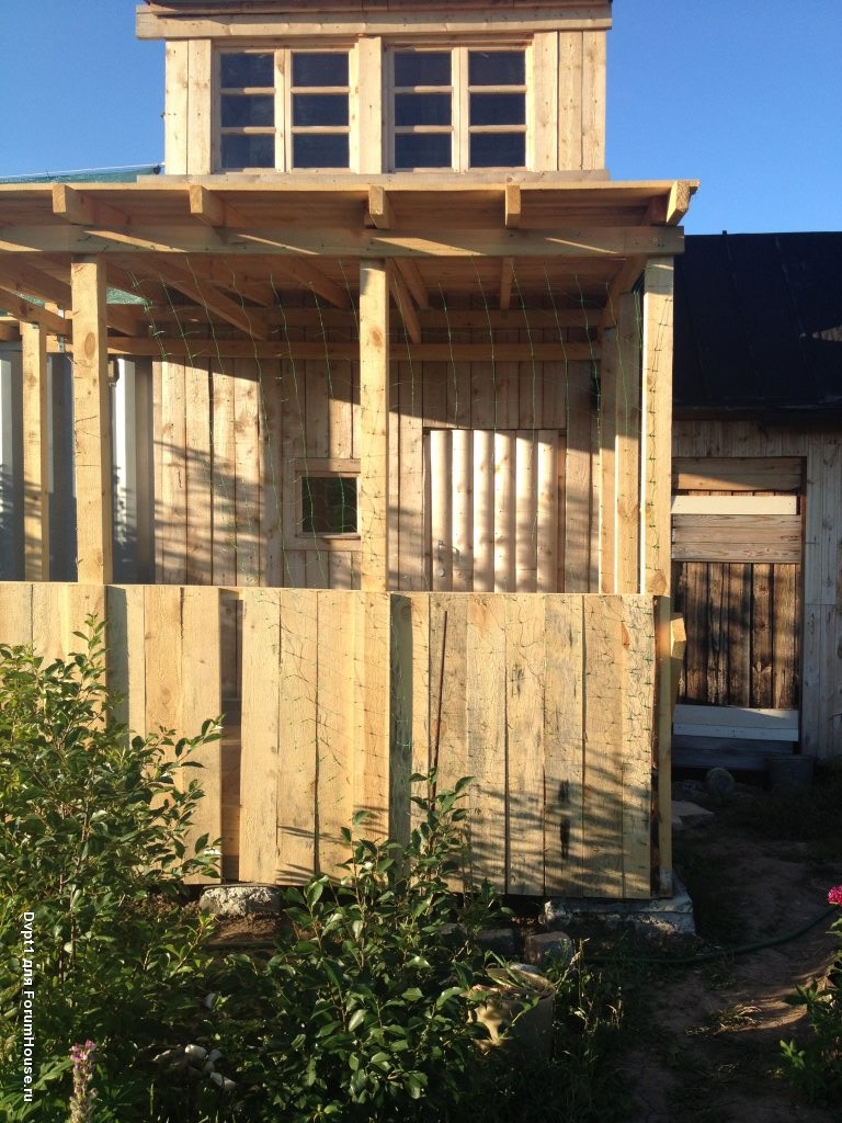 House from the container in the garden